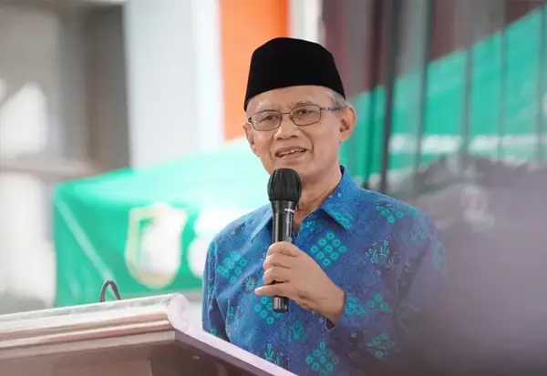 12 Perguruan Tinggi...