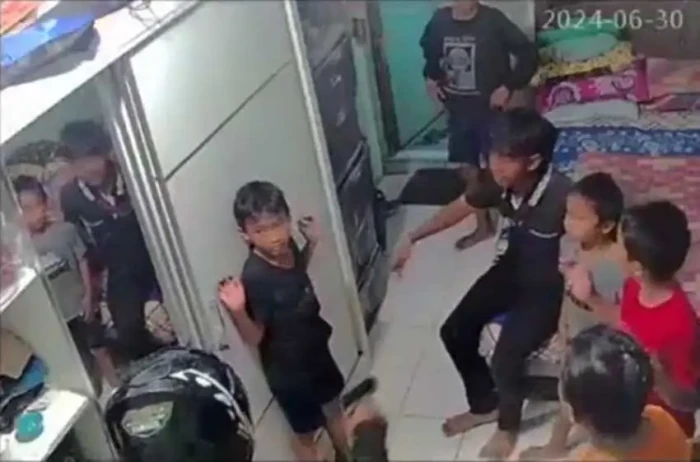 6 Anak dan ART Disekap...