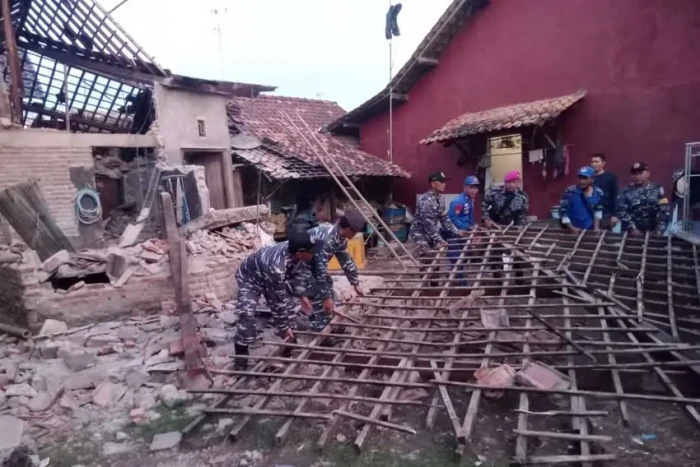 Dampak Gempa Bumi M4,4...