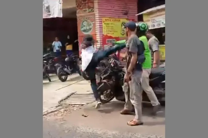 Sebelum Ditendang Debt...