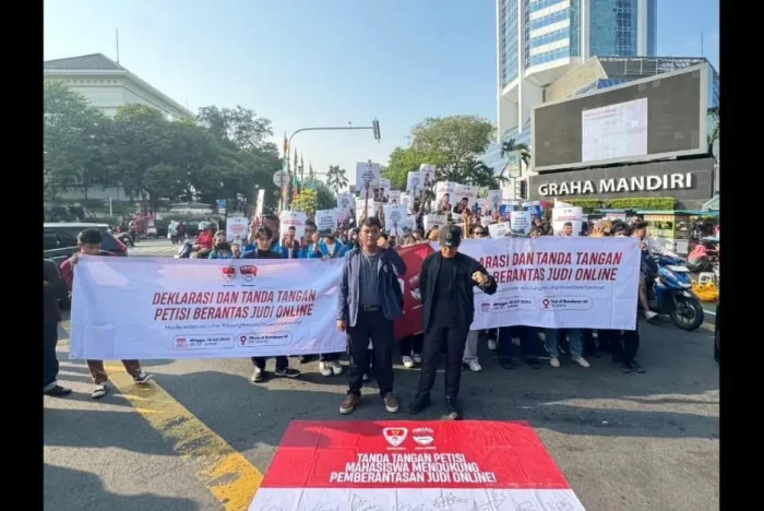 Ratusan Mahasiswa Dukung...
