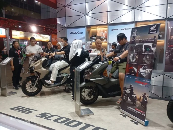 Fantastis, Honda PCX...
