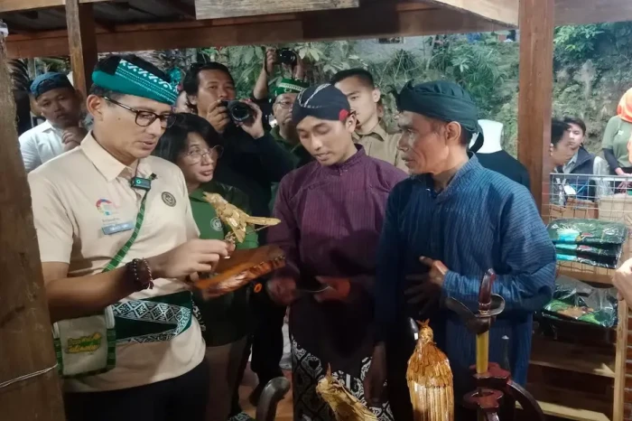 Majukan Desa Wisata...
