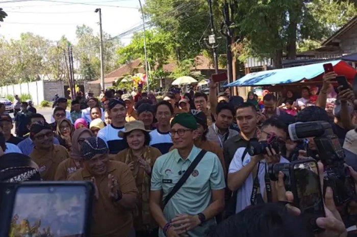Punya Kerajinan Batik...