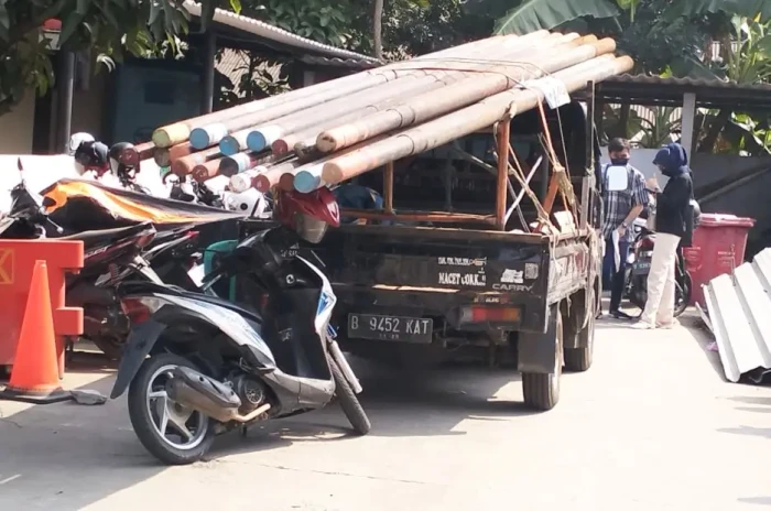 5 Pencuri Tiang Kabel...