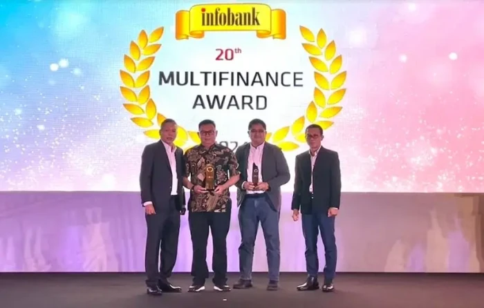 MNC Leasing Raih Penghargaan...