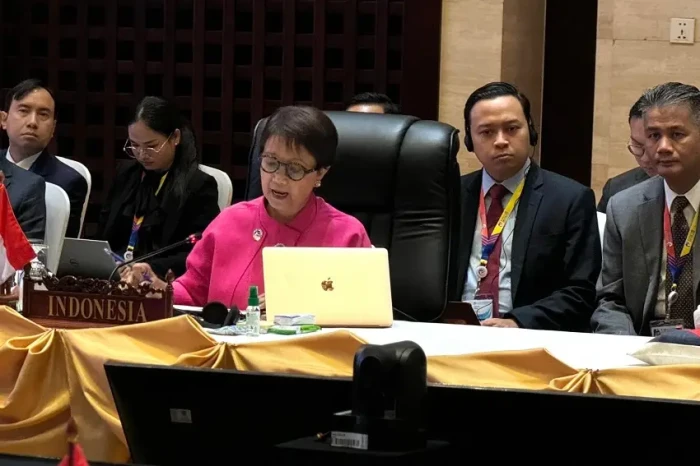 Menlu Retno: China Harus...