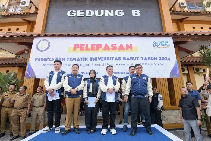 Sekda Herman Suryatman...
