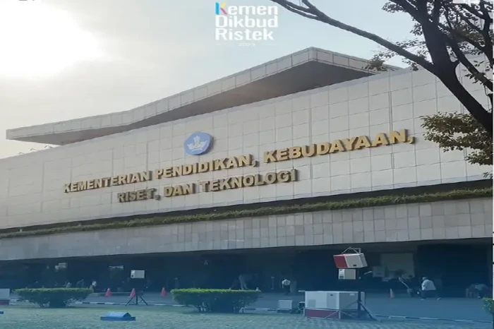 Mau Magang di Kantornya...