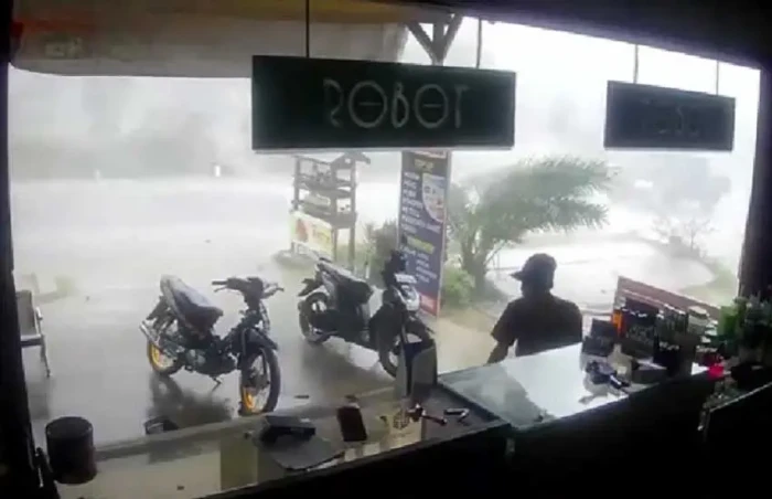 15 Menit Disapu Angin...