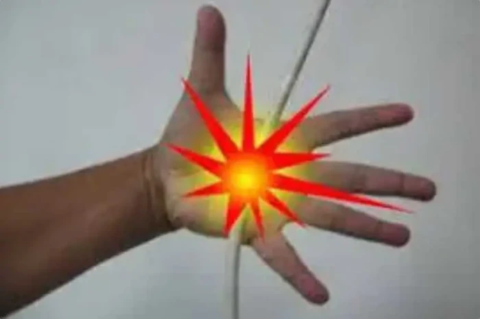 5 Pekerja Pemasang Kabel...