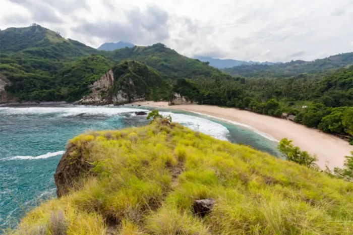 5 Pantai Pasir Putih...