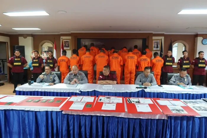 Langgar Aturan Keimigrasian,...