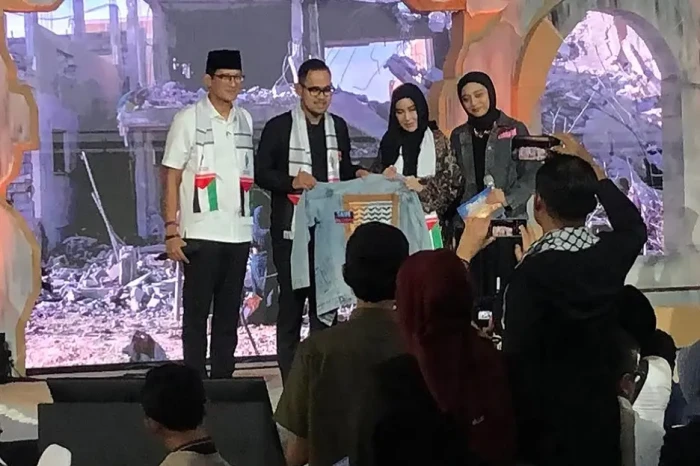 Jaket Denim Sandiaga...