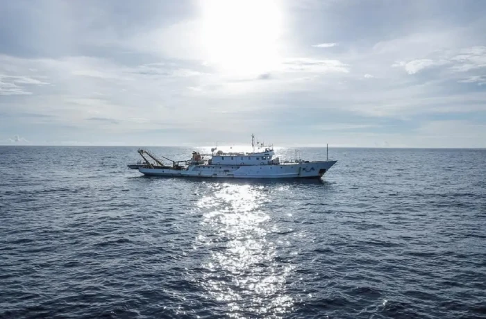 Kapal China dan Filipina...