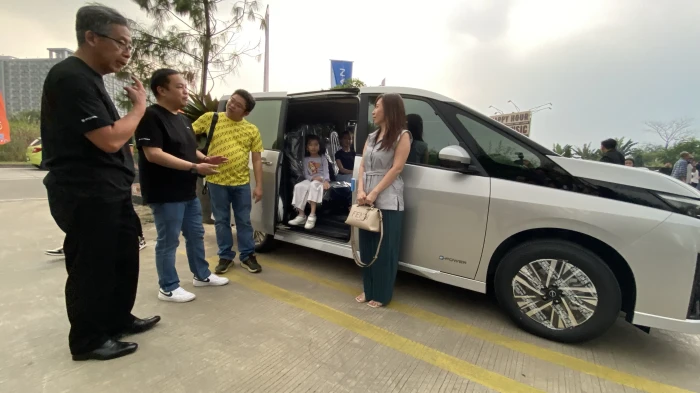 Nissan Serena e-Power:...