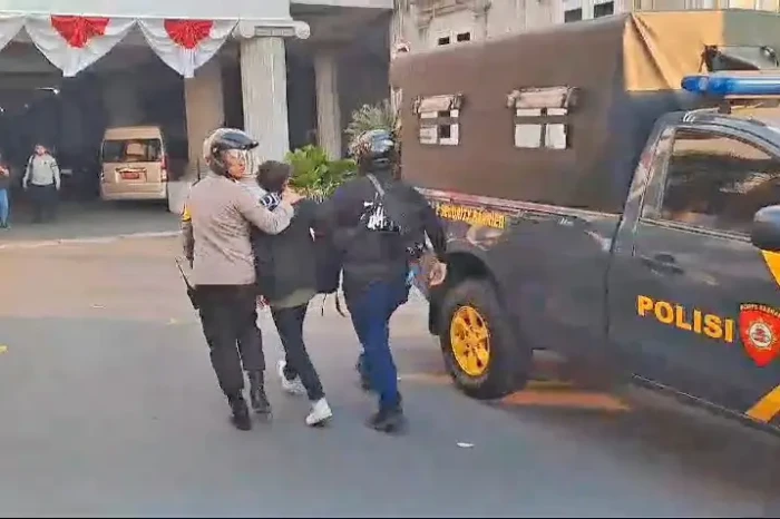 Demo Semarang Ricuh:...