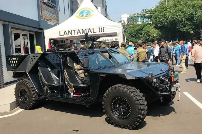 Mobil Antik dan Jeep...