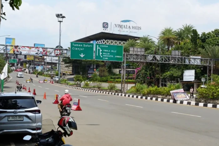 Siang Ini, Jalur Puncak...