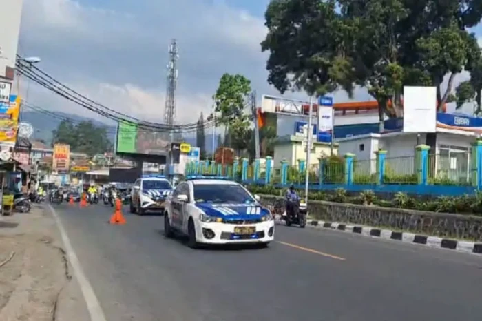 Jalur Puncak Mulai Normal,...