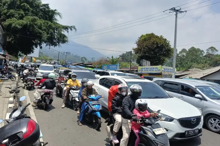 Horor Macet di Jalur...