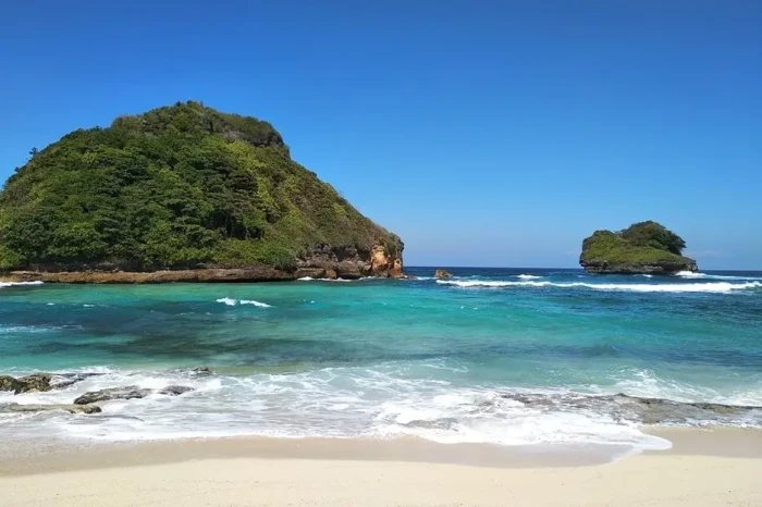 7 Pantai Pasir Putih...