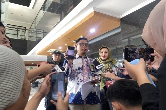 Hakim PTUN Jakarta Sakit,...