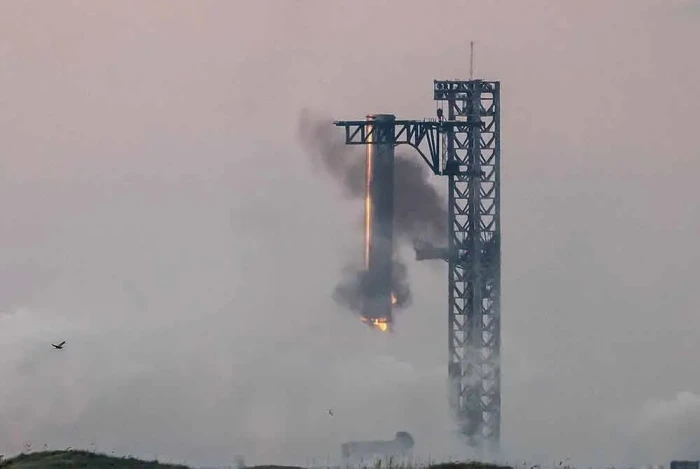 SpaceX Berhasil Kembalikan...
