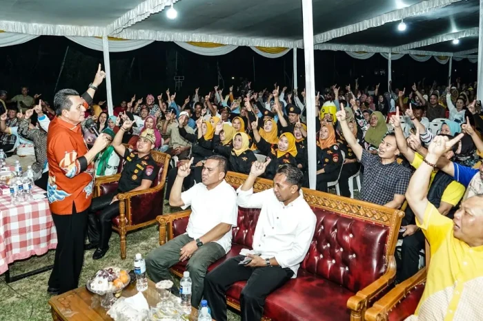 Ratusan Warga Antusias...