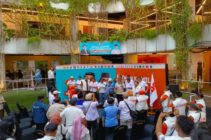 Relawan Gerakan 1 Komando...