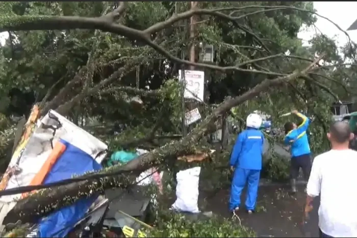Hujan Angin Landa Kota...