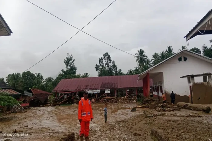Banjir Bandang Terjang...