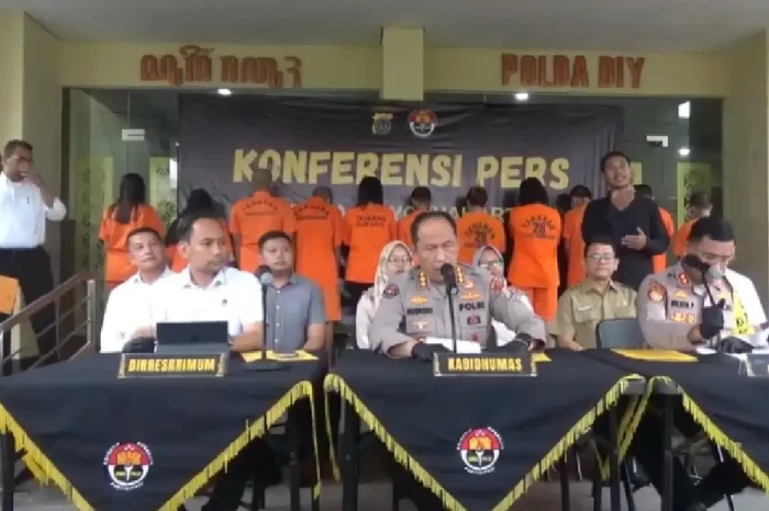 Polisi Bongkar Komplotan...