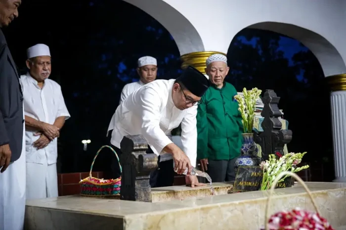 Dari Ziarah hingga Sungkem...