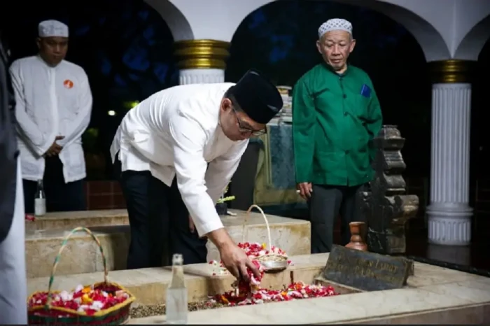 Dari Ziarah hingga Sungkem...