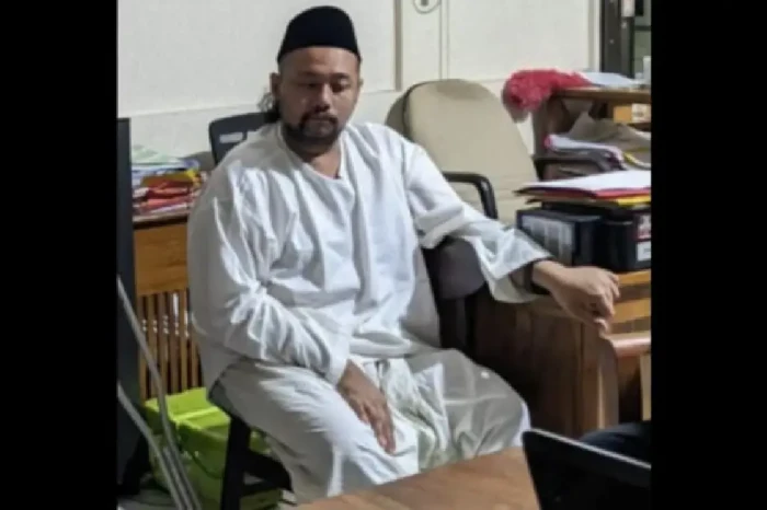 Gempar, Guru Madrasah...