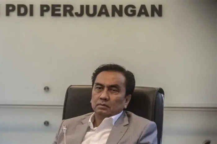 PDIP Pecat Effendi Simbolon...