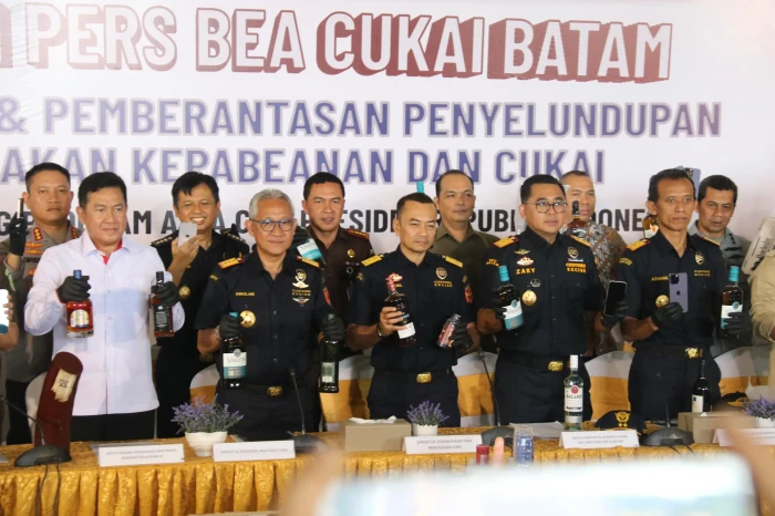 Bea Cukai Batam Tindak...
