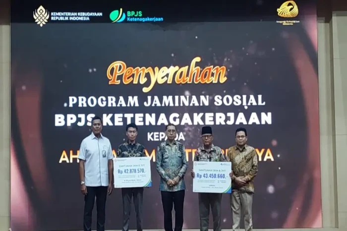 Kemenkebud Serahkan...