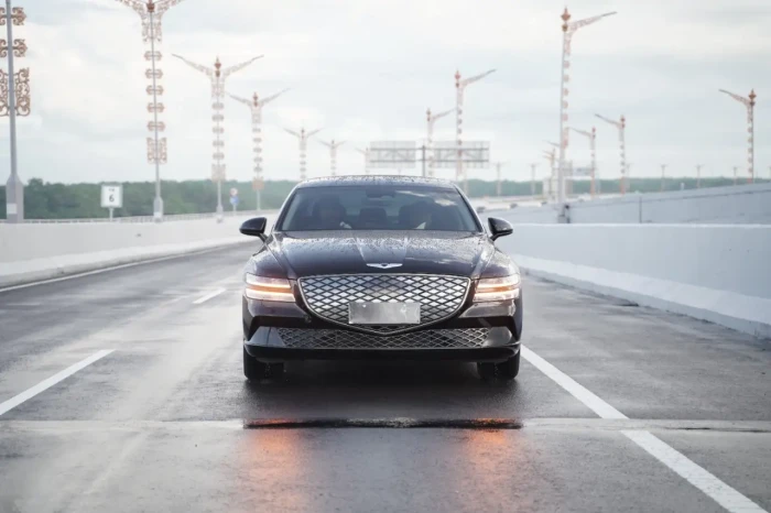 Genesis G80 Electrified:...