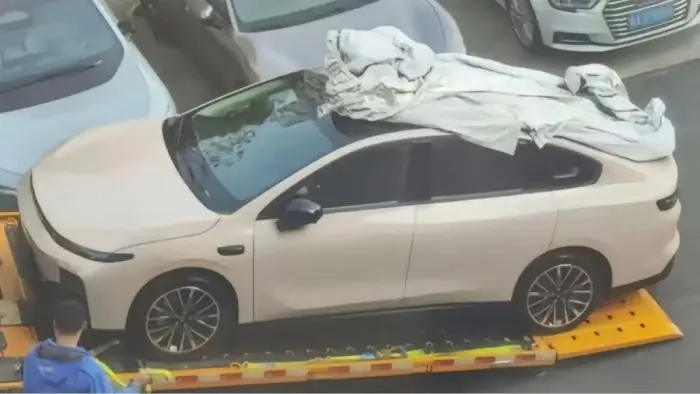 Sedan Listrik Berdarah...