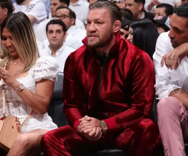 Conor McGregor Digugat...