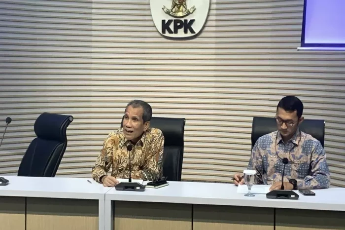 Seluruh Pejabat Kabinet...