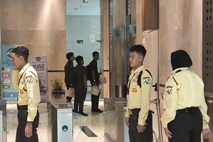 Kejagung Geledah 4 Lantai...