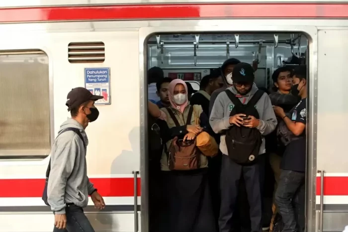 Perjalanan KRL Bogor-Jakarta...