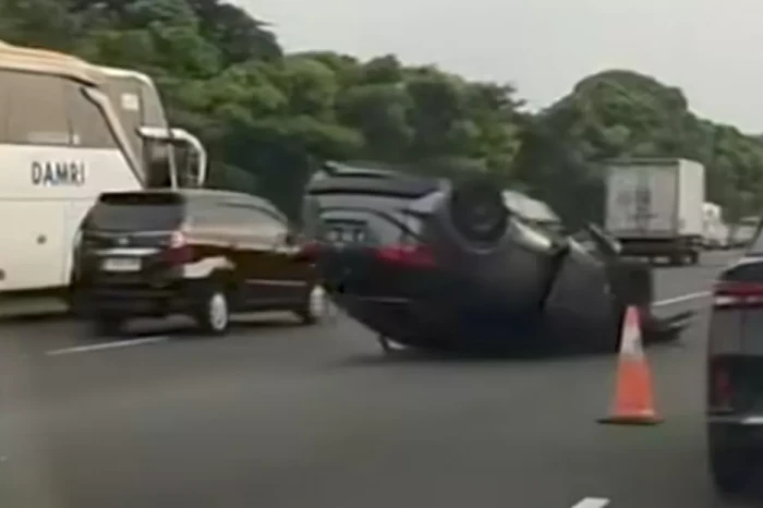 Tabrak Belakang Truk...