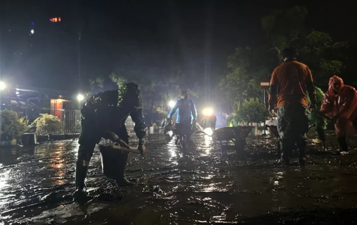 Banjir Bandang Terjang...