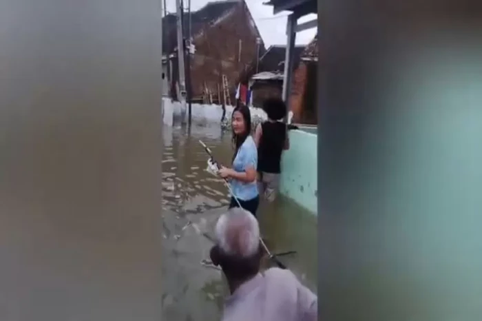 Bikin Konten di Lokasi...