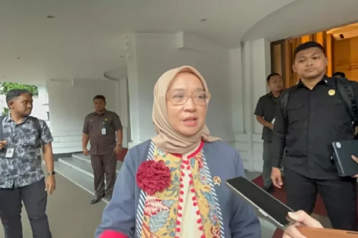 Menpan RB Pastikan THR...