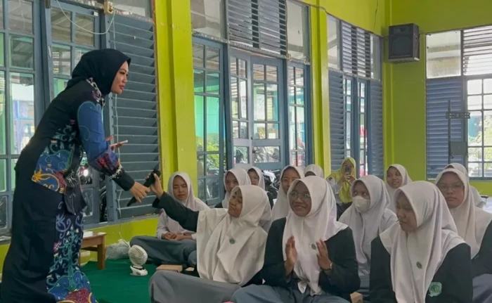 Senator Siti Aseanti...
